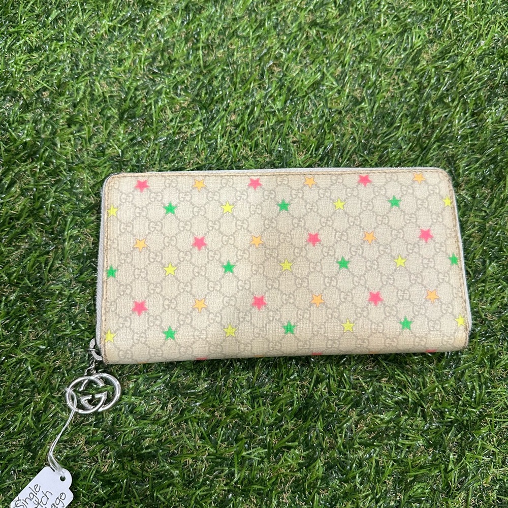 Gucci Cream and Brown Zip Wallet 100% authentic